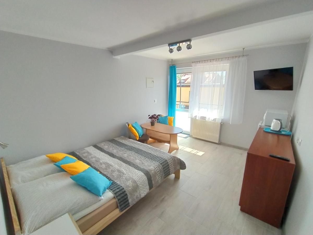 Moris 2 Pokoje Goscinne Łeba Buitenkant foto